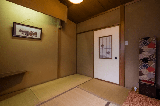 [AOI] Separate room with half-open-air bath and free-flowing hot-spring water / Japanese-style room 9.5 + 4.5 tatami mats / Villa Size: 33 m&sup2;
