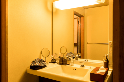 [AOI] Separate room with half-open-air bath and free-flowing hot-spring water / Japanese-style room 9.5 + 4.5 tatami mats / Villa Size: 33 m&sup2;