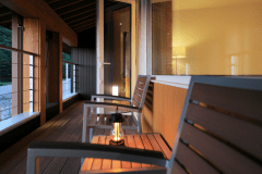 C-TYPE：源泉かけ流しの客室風呂を備えた、ラグジュアリーな和洋室ツイン