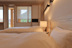 B-TYPE：小上がりのある、木の香ただようシンプルモダンな和洋室ツイン