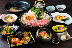 【夕食／紅特製・米の娘豚の錦しゃぶしゃぶ和食膳例】山形産「米の娘豚」を錦鍋で味わう