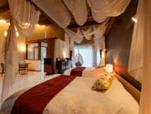 あじさい　天蓋付き客室