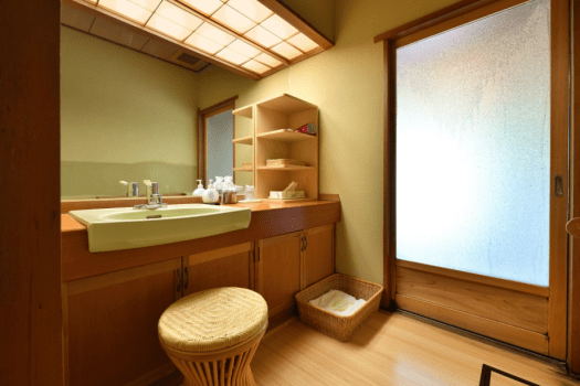 Traditional Japanese-style room 12 tatami mats (50㎡) with indoor hot water with free-flowing hot-spring water
