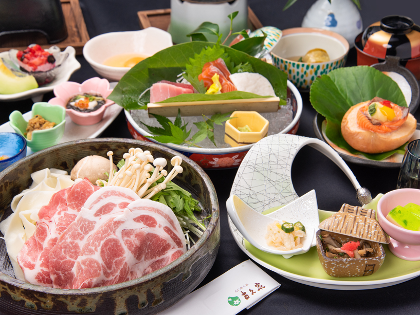 *【梅会席/一例】上州もち豚すき焼きをメインにした当館のスタンダード夕食 *【梅会席/一例】上州もち豚すき焼きをメインにした当館のスタンダード夕食