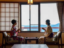 *和室で寛ぐ女子旅（イメージ）