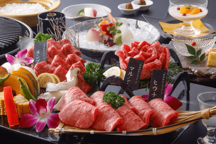 肉彩会席（※画像のお肉は「3名盛り」です）