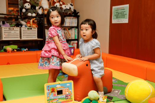 お子様も喜ぶキッズコーナー　絵本やおもちゃが充実
