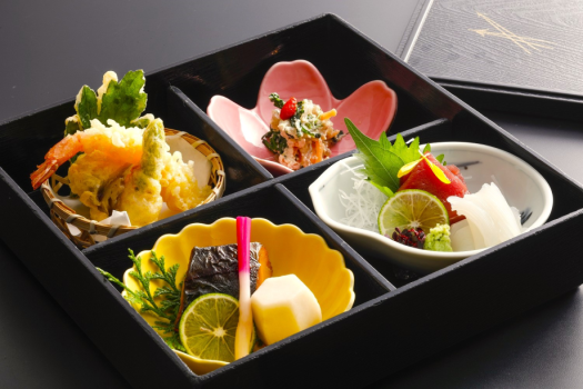 和み膳　和食の王道「造り」「揚げ物」「焼物」「小鉢」少しづつ味わいたいそんなお声を叶えています