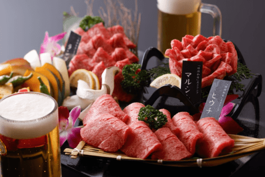 肉彩会席（※画像のお肉は「3名盛り」です）