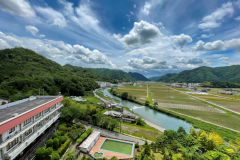 南へ広がる　夢前川の清流と里山の絶景