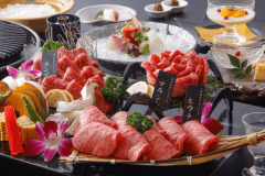 肉彩会席（※画像のお肉は「3名盛り」です）