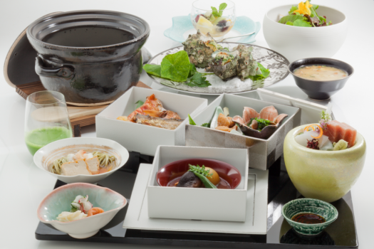【部屋食確約】お食事は周りを気にせずお部屋にて 温泉露天風呂付スイートから世界遺産「富士山」を一望