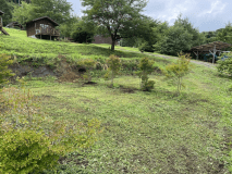 女性用ソロサイトです。写真左側に登れる通路があり、プチログの横を通って管理棟まで行くことが出来ます。