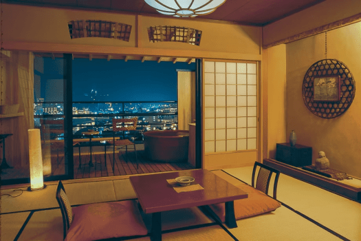 露天風呂からも温泉街の夜景が楽しめます。