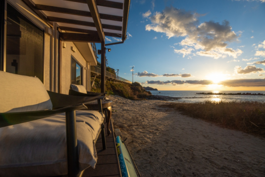 【夕食付 手ぶらでBBQ】プライベートビーチと美しい夕日を望む1棟貸切ヴィラで地産地消の食材を堪能