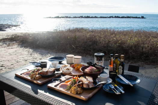 【夕朝食付 手ぶらでBBQ】プライベートビーチと美しい夕日を望む1棟貸切ヴィラで地産地消の食材を堪能