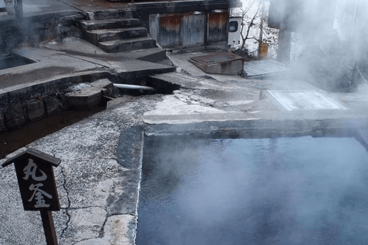 【野沢温泉外湯めぐり】麻釜まで徒歩5分。温泉街散策と歴史ある湯を楽しむ。