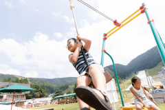 小さなお子様も遊べる野沢温泉スポーツ公園ーでんべえから徒歩約5分