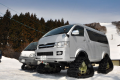荷物を運搬する雪上車