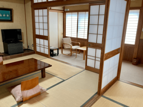 Japanese Family Room with a sink,toilet and bathroom