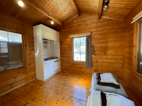 基本寝具なし
オプションにて寝具もしくはコット・ブランケットセットご選択可能