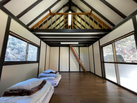 基本寝具なし
オプションで寝具もしくはコット・ブランケットセット選択可能