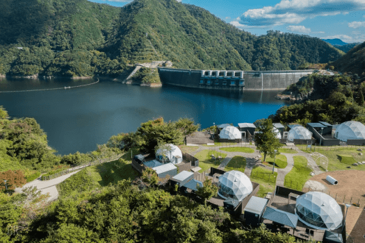 【3〜5月限定✨20％OFF✨】春の自然と絶景ダムビューを楽しむ、温井ダムリゾートのグランピングステイ🍃〈素泊まり・春BBQ選択可〉