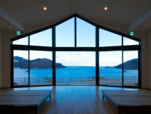 【ロビー】外せない絶景ポイント☆海と空のコントラストをご覧いただけます。