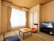 出張などのビジネス目的や
カップルでのお手軽旅行にオススメ♪
お泊り頂くお部屋を、宿におまかせするだけで
お得にご宿泊いただけます♪

※こちらのお部屋タイプは、お部屋の種類をお選びいただけません。
※予め客室内に布団がたたんで準備してありますのでご了承下さい。