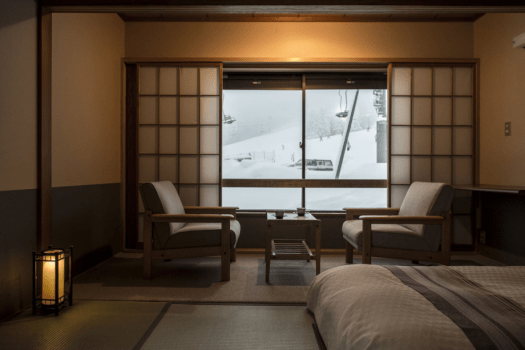 【Club Room】■Japanese-style room with 10-tatami-mat bed■Ensuite bath and toilet／Non-smoking