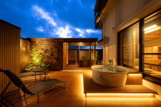 ＜本館＞ 頂樓露台＋附桑拿與露天浴池的和洋室