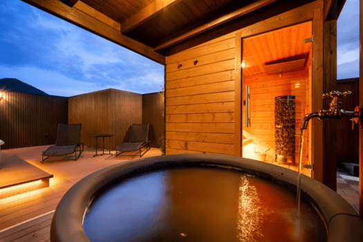 ＜本館＞ 頂樓露台＋附桑拿與露天浴池的和洋室