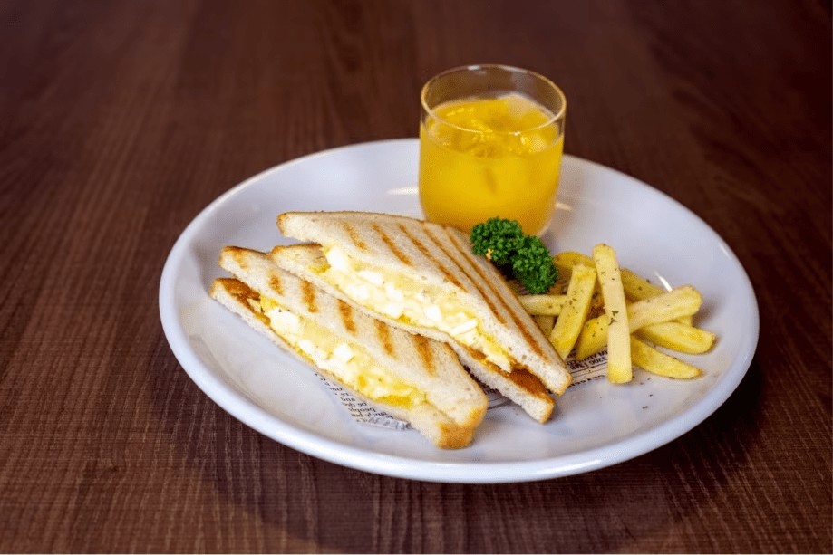 イメージ）タマゴチーズ×ポテト×オレンジの軽朝食