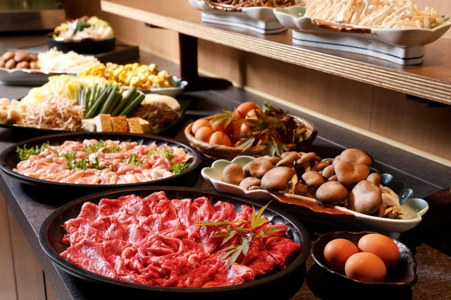 【秋】国産牛と但馬鶏のすき焼き食べ比べが登場！秋の味覚・きのこも食べ放題♪