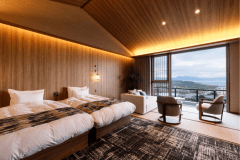 【702-705】全室海側にあり、広々としたリビングとベッドルームから眺められる日本海はまさに絶景