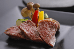 【通年会席】キメが細かくやわらかな国産牛ステーキ