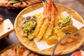 【冬ビュッフェ】サックサクのカニ天ぷらは、カニ料理の中でも人気メニューです。