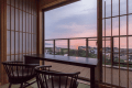 ふうか・コンセプトフロア客室［一例］　ビューカウンターでは美しい夕景を眺めます