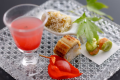 【夏・夕食】季節の前菜［一例］　旬の素材が涼しげに器を彩ります