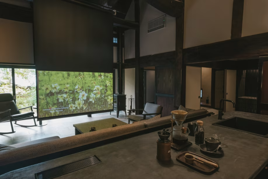 【1日一組様 特別棟】リビングにはプロジェクター&大型スクリーン 珈琲を挽きながらの心地よい時を 【1日一組様 特別棟】リビングにはプロジェクター&大型スクリーン 珈琲を挽きながらの心地よい時を