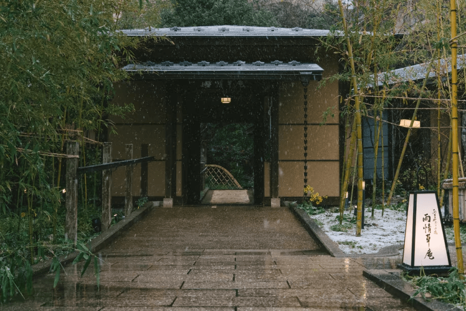【外観】優しく降り積もる雪が、辺りの気配をそっと包み、静寂はより澄んでゆく