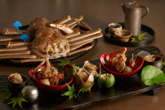 【夕餉 冬】1㎏級の厳選した活松葉蟹をお一人様一杯。お好みの調理法でお愉しみください