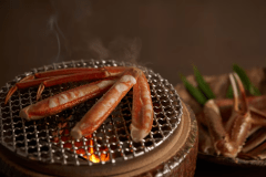 【夕餉 冬】料理人が炭火で焼いた蟹