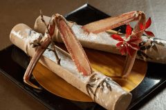 【夕餉 冬】甘く弾力のある活松葉蟹の造り