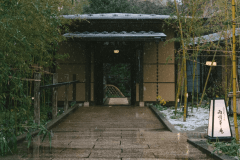 【外観】優しく降り積もる雪が、辺りの気配をそっと包み、静寂はより澄んでゆく