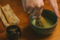 【フロント】チェックイン時には寄付にてお茶と生菓子をご用意しております