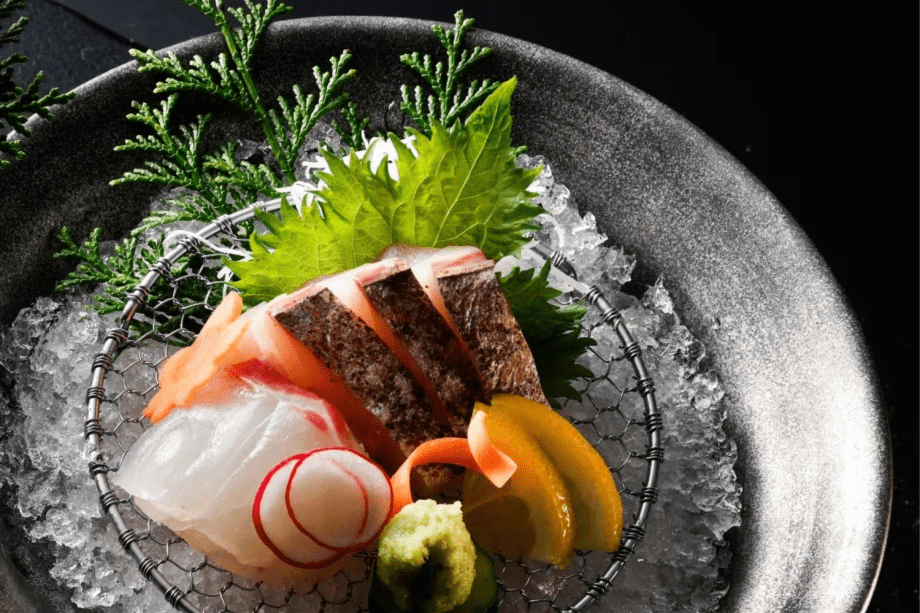 【夕食・冬】造り [一例]　鮮度の良い旬魚介を、塩又はたまり醤油で