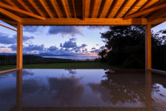 【大浴場】インフィニティ露天風呂/夕刻　－夕日ヶ浦温泉－　男女入替制　日本海を見下ろす高台で「海」「空」「湯」がひとつに溶け込む