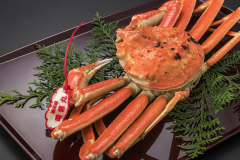 【夕食・冬】山陰松葉蟹［一例］お一人様に半身　※タグ色は仕入れ漁港により異なります