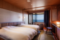 【南館】海一望　3階　信楽焼風呂付客室　お部屋からは海が目の前に見渡せます。